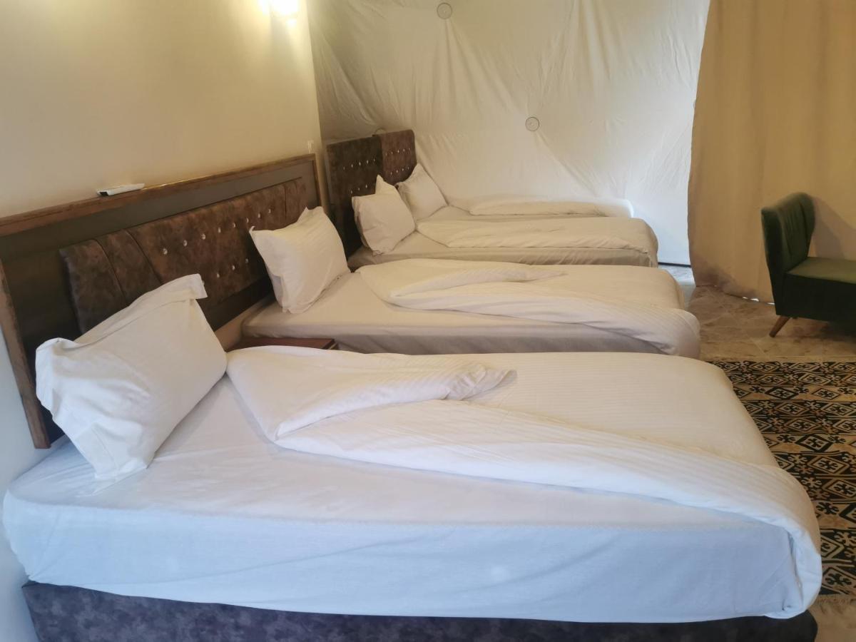 Rum Titanic Camp Wadi Rum Eksteriør billede